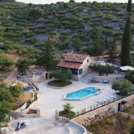 Feriehus Nave - Private Pool