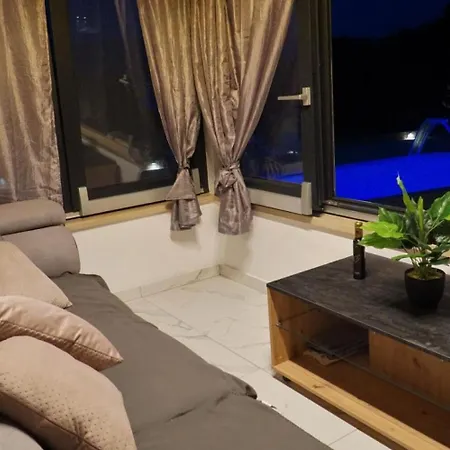 Feriehus Nave - Private Pool *