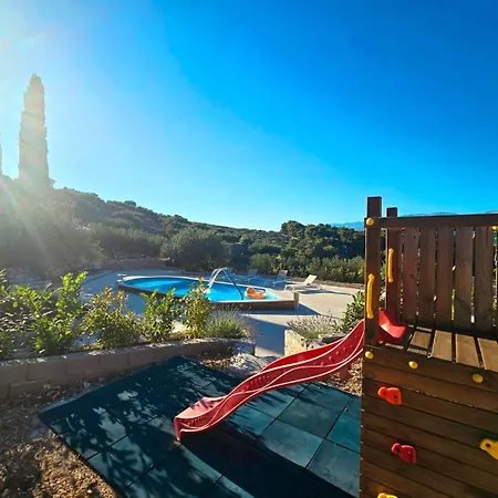 Feriehus Nave - Private Pool *